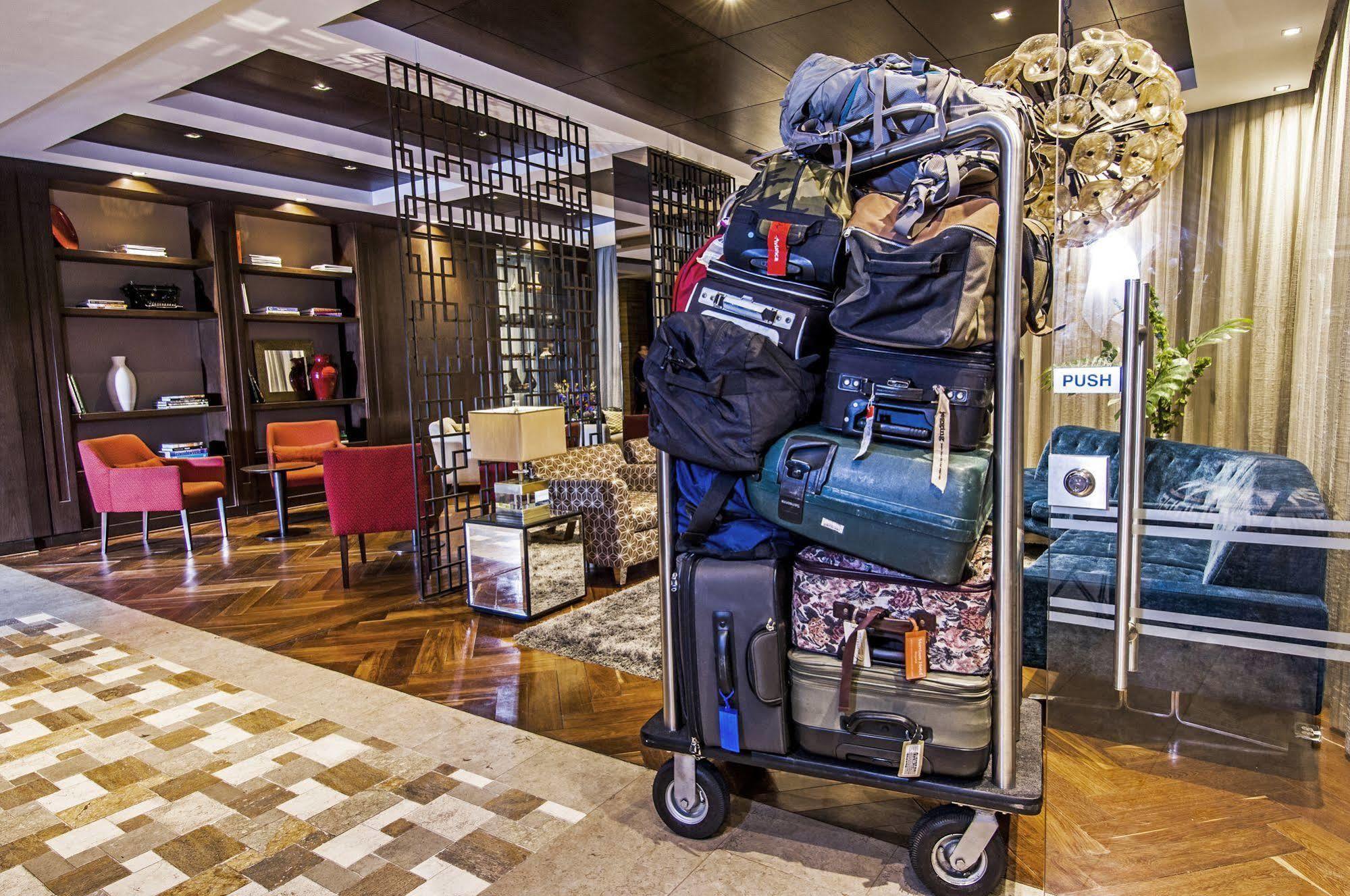 فندق موريسون 114 بوغوتا المظهر الخارجي الصورة Luggage cart